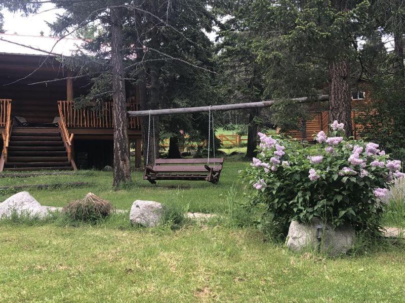 Beaver Guest Ranch Bridge Lake Екстер'єр фото