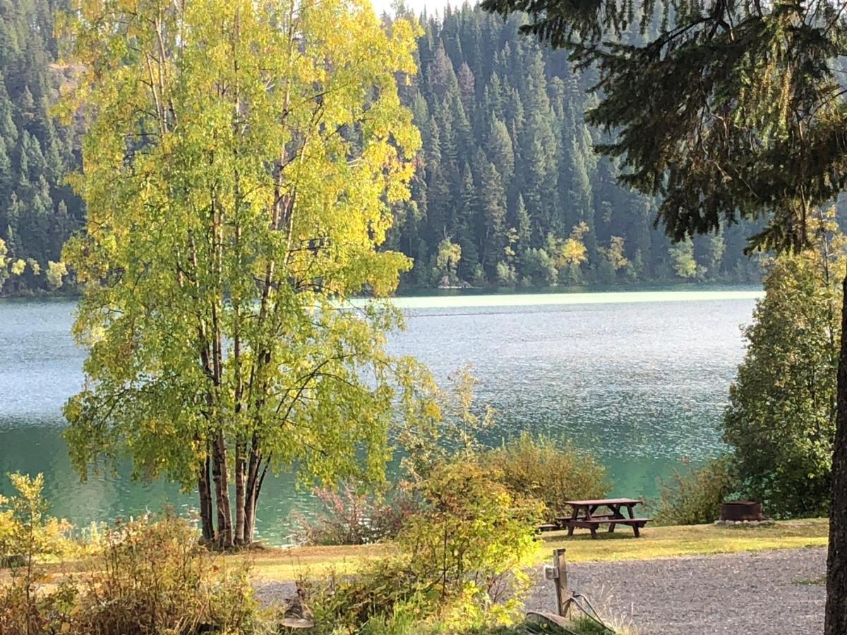 Beaver Guest Ranch Bridge Lake Екстер'єр фото